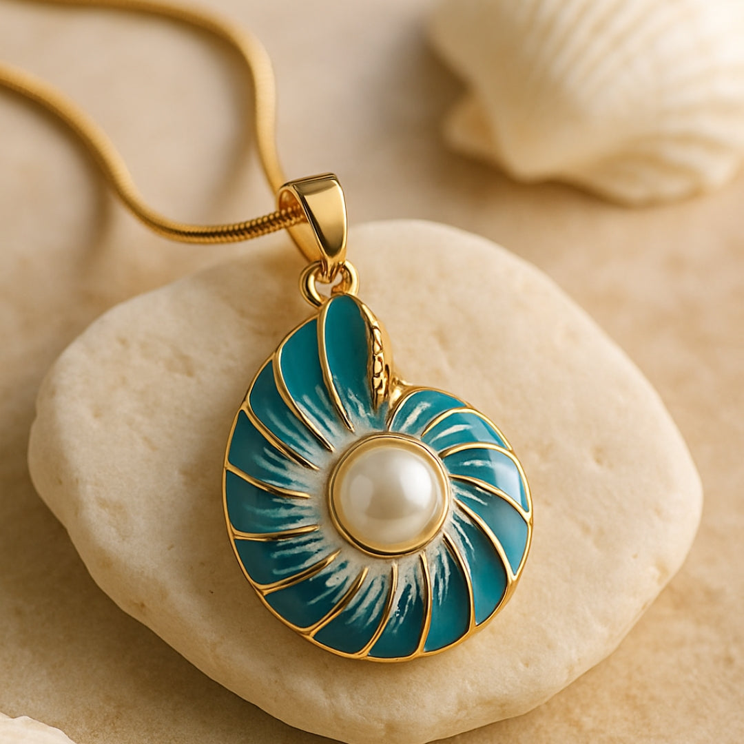 Collier de coquillages bleu perle