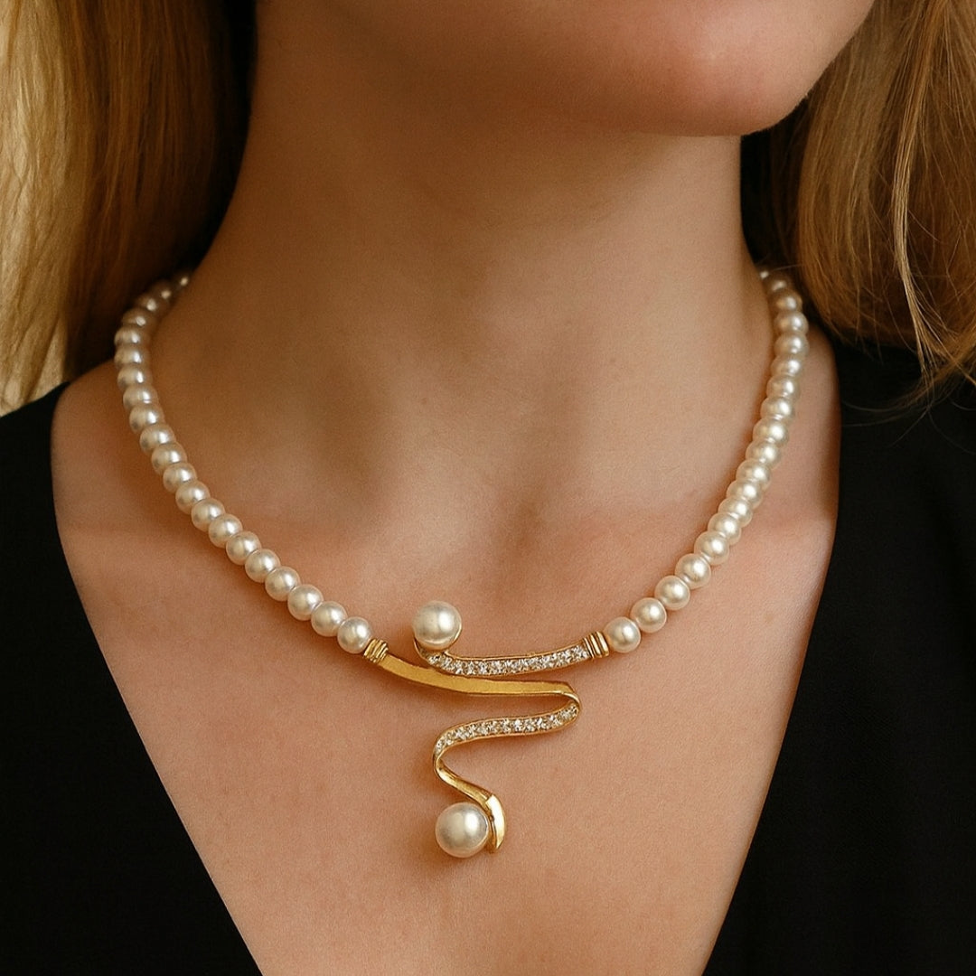 Ensemble collier et boucles d'oreilles en perles naturelles