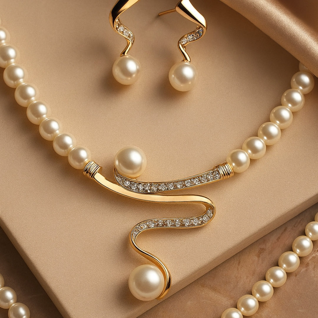 Ensemble collier et boucles d'oreilles en perles naturelles