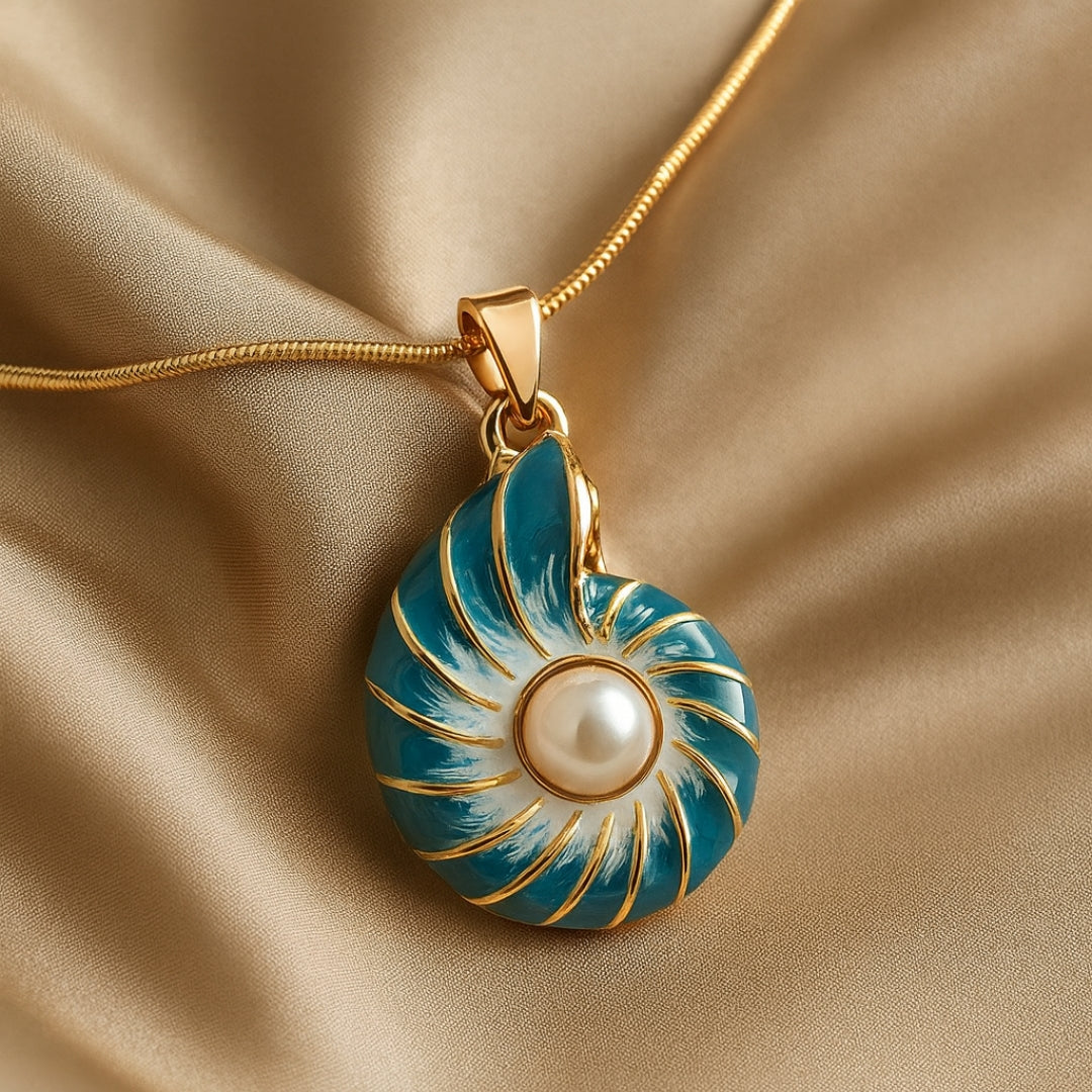 Collier de coquillages bleu perle