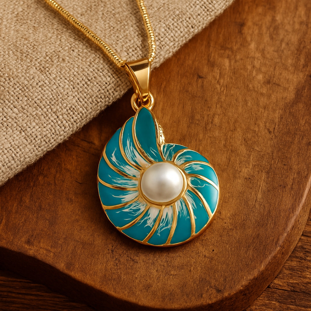 Collier de coquillages bleu perle