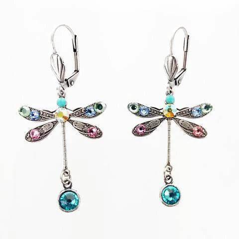 Élégantes boucles d'oreilles en forme de libellule gravée