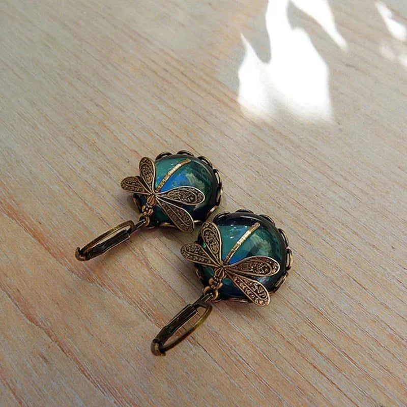 Boucles d'oreilles sphériques à motif libellule en or antique