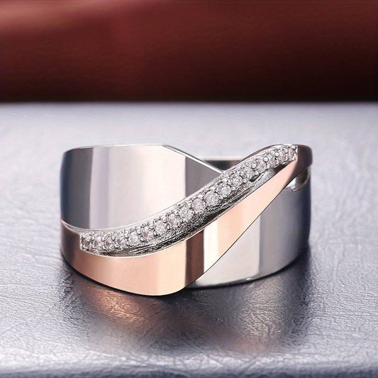 Bague vintage en or rose et argent avec zircon cubique